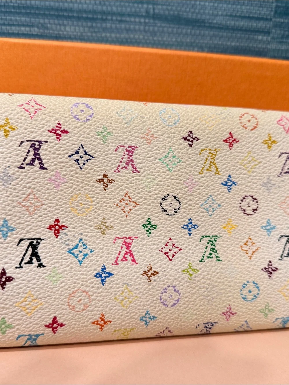 Louis Vuitton w/COA
Monogram Multicolore
International Wallet - Picture 5 of 16
